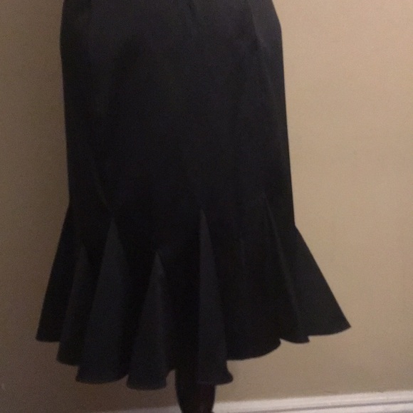 JS Collections: Scalloped Hem Formal Skirt - Picture 6 of 9